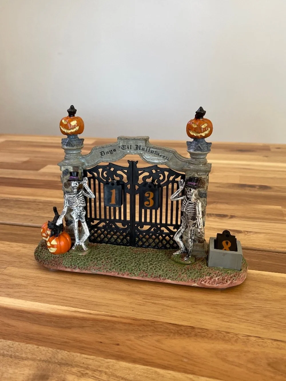 Lemax Gateway Halloween Countdown 2018 - Spooky Town - Michaels Exclusive